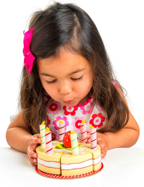 Beautiful wooden Vanilla Birthday Cake topped complete with candles can be cut into six segments using the cake slicer. Recommended age 3+