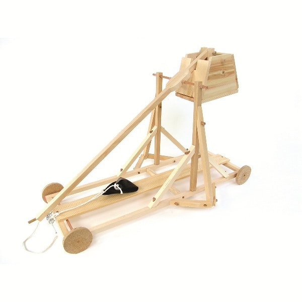 medieval-trebuchet-siege-engine-series-in-wood